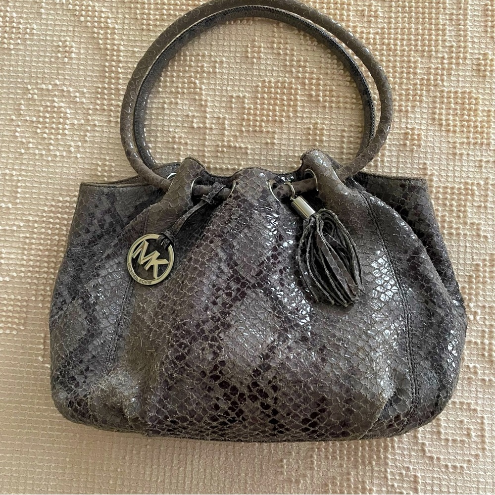 Authentic Micheal Kors ring tote
